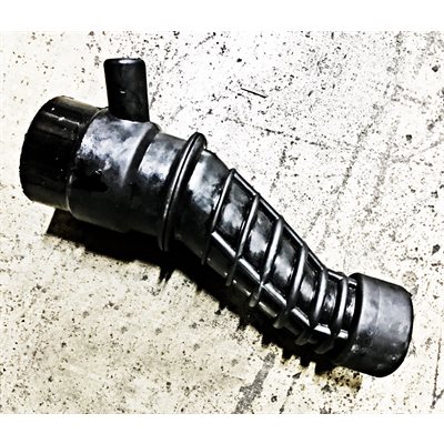 Elbow [Air Intake / Rubber] BF 4L 913 / 914