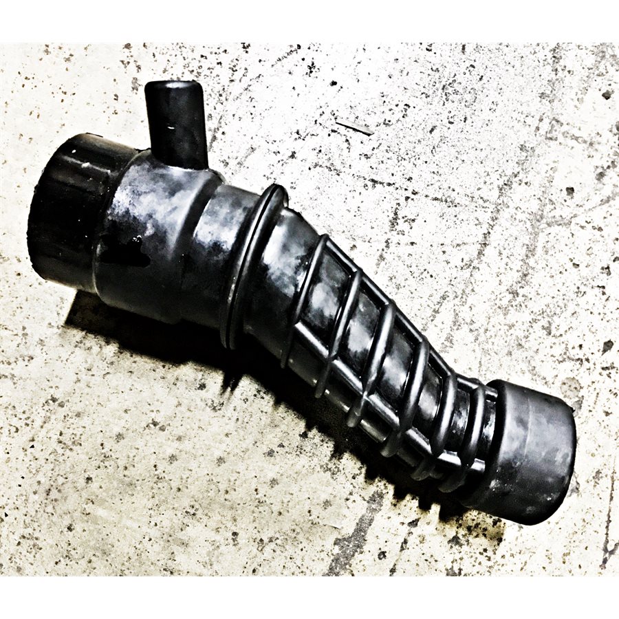 Elbow [Air Intake / Rubber] BF 4L 913 / 914